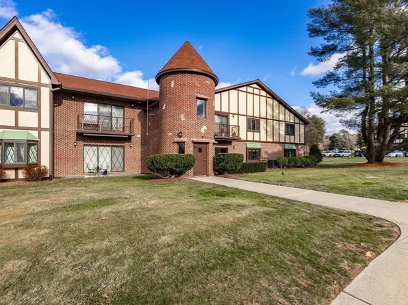 7 Rainbow Pond Dr APT 5, Walpole, MA 02081