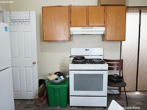 2nd image of 101 Sydney St #1