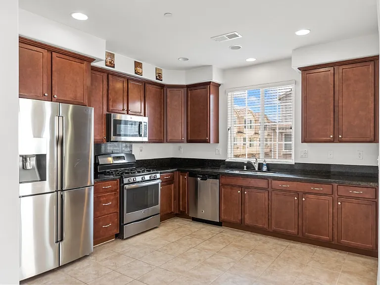 131 Sapphire Ln — Photo 8