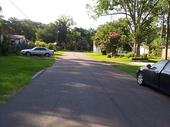 2nd image of 5725 Droad St