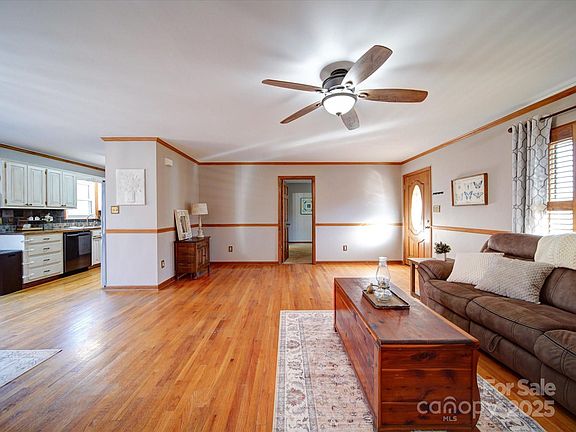 5th image of 194 Beech Brook Ln