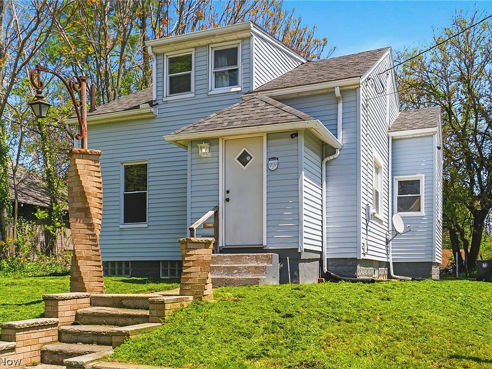 1st image of 1646 Royal Ave NE
