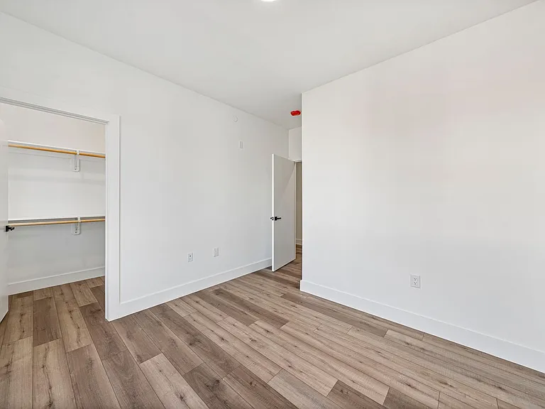 560-572 13th Ave — Photo 5