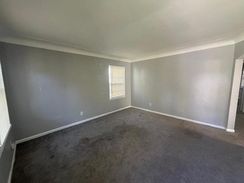 18254 Mansfield St, photo 4