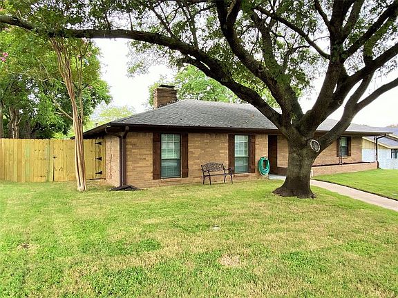 3rd image of 421 Riverwood Dr