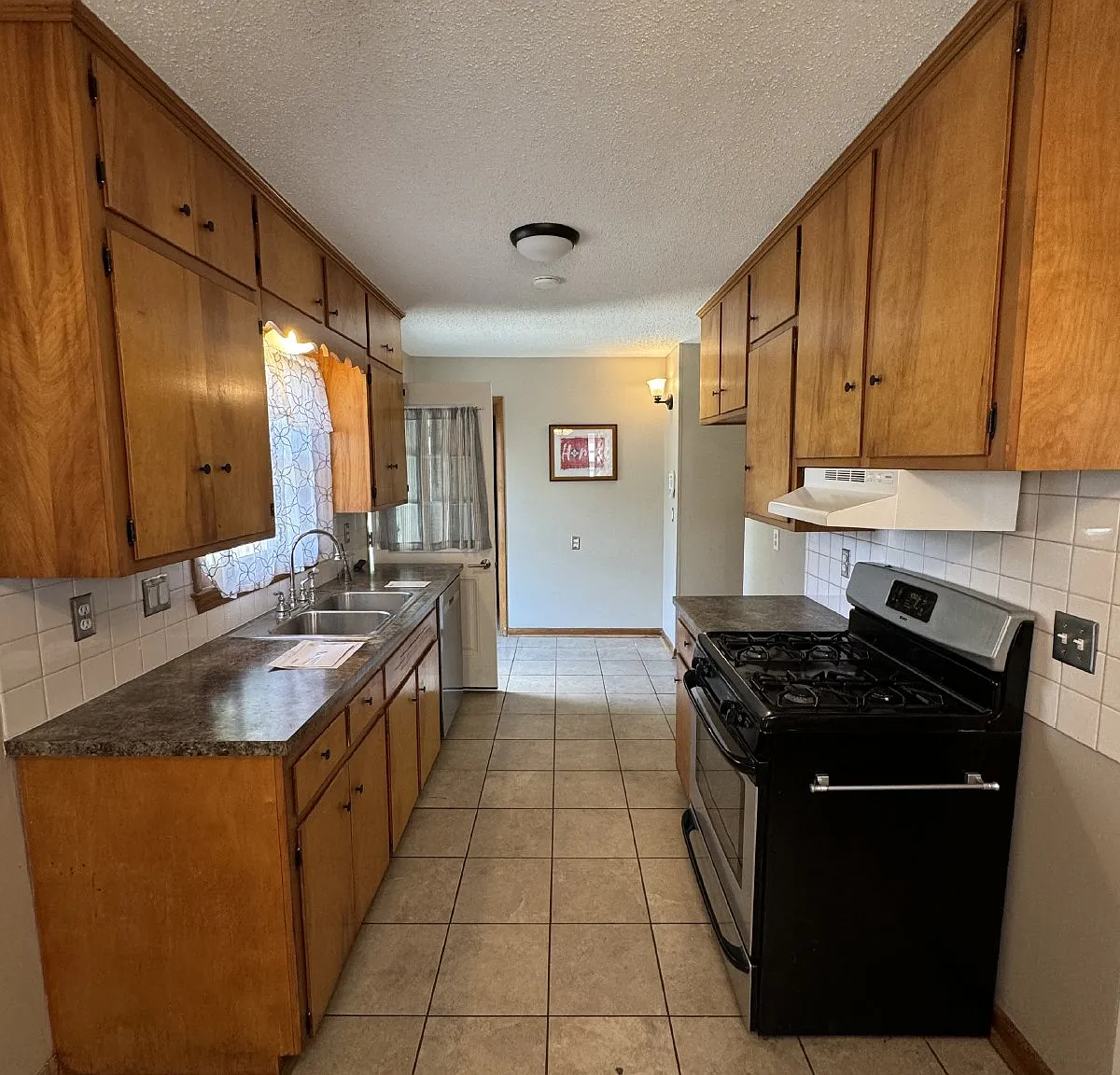 3 bed, 1.5 bath, 1438 sqft, $1,395 — Photo 4