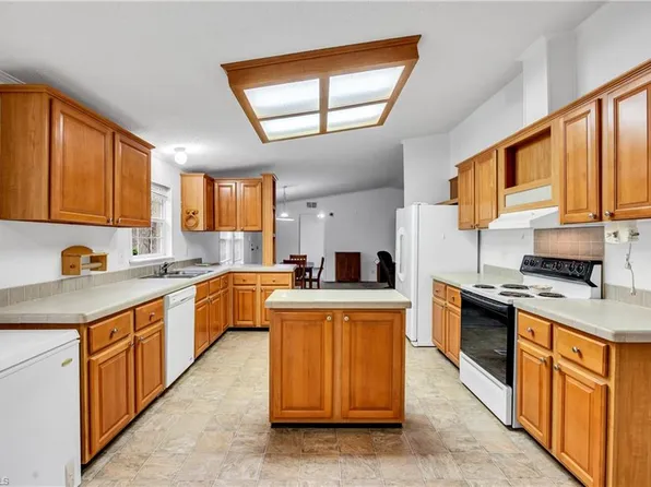 1265 Rainbow Ln, Pilot Mountain, NC 27041