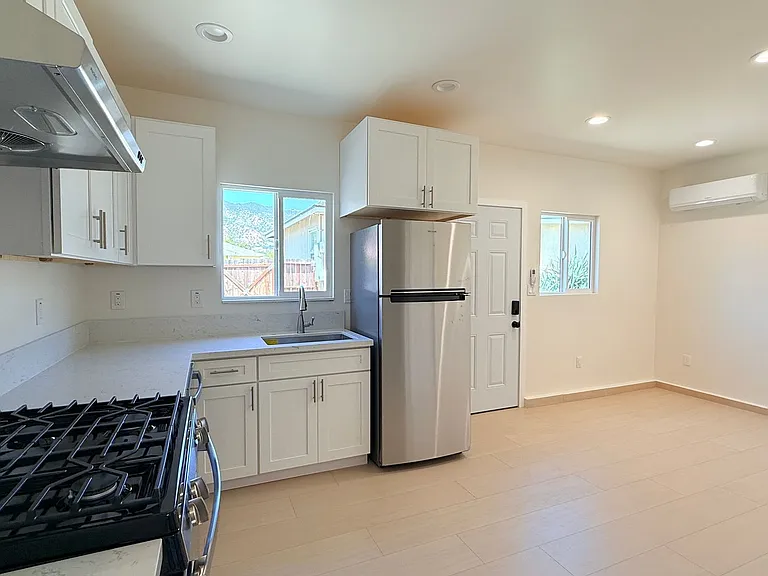 640 W Invergarry St — Photo 2