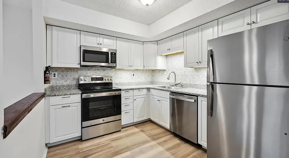 Building Photo - 108 Continental Dr #281