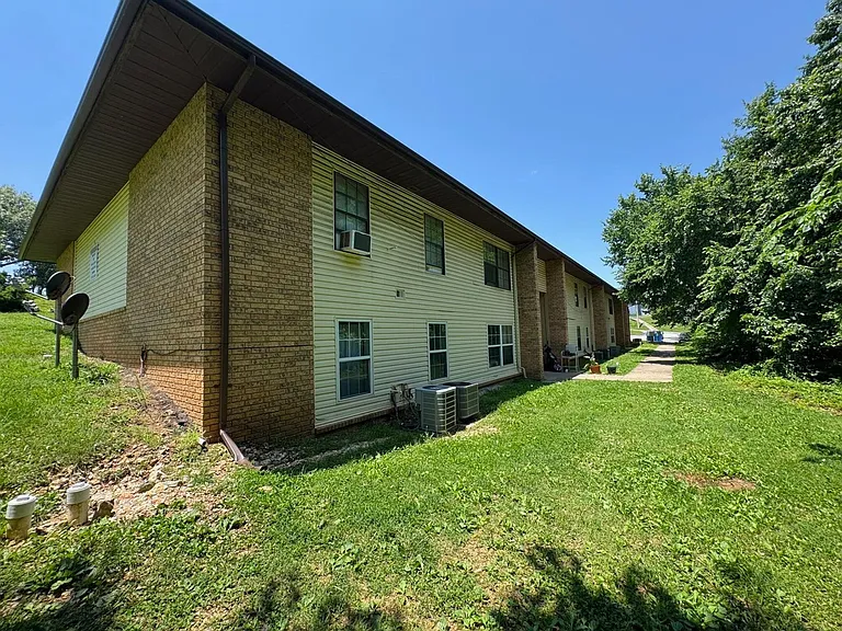 1450 Herschend Ln — Photo 10