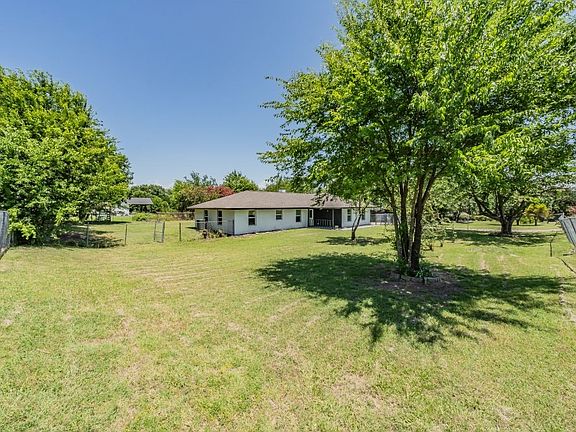 4th image of 114 Wagon Wheel Ln