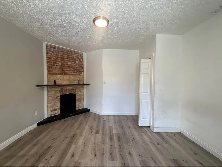 2557 Adams Ave #1 — Photo 8