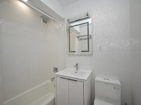 100-25 Queens Boulevard image 14 of 17