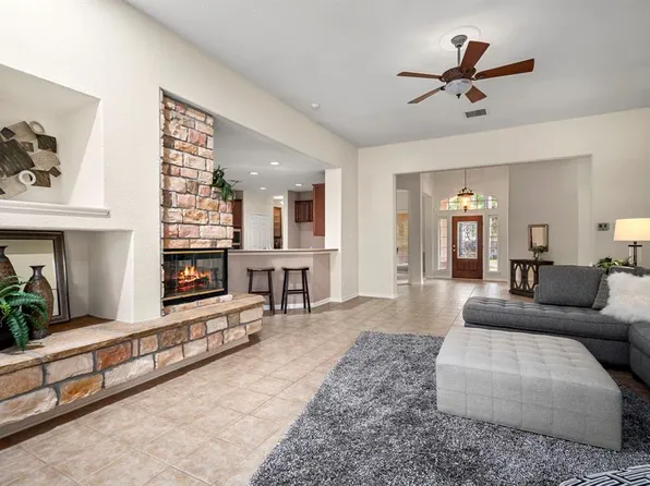 2 N Evangeline Oaks Circle, The Woodlands, TX 77384