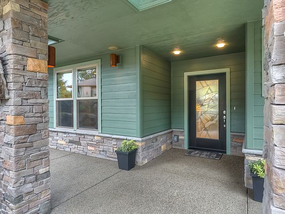 Grand covered entry