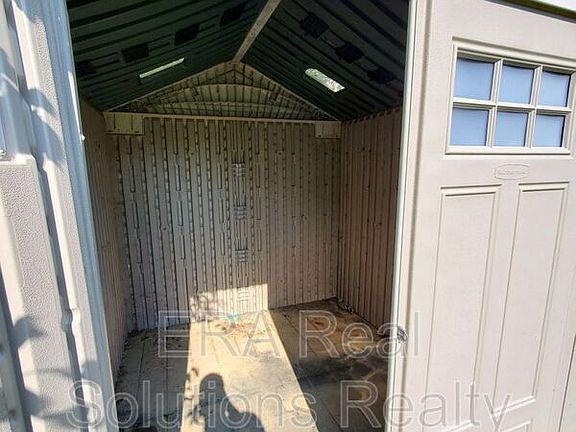 3rd image of 5377 Crescent Dr