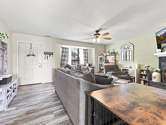 5th image of 1002 N Hampton Dr