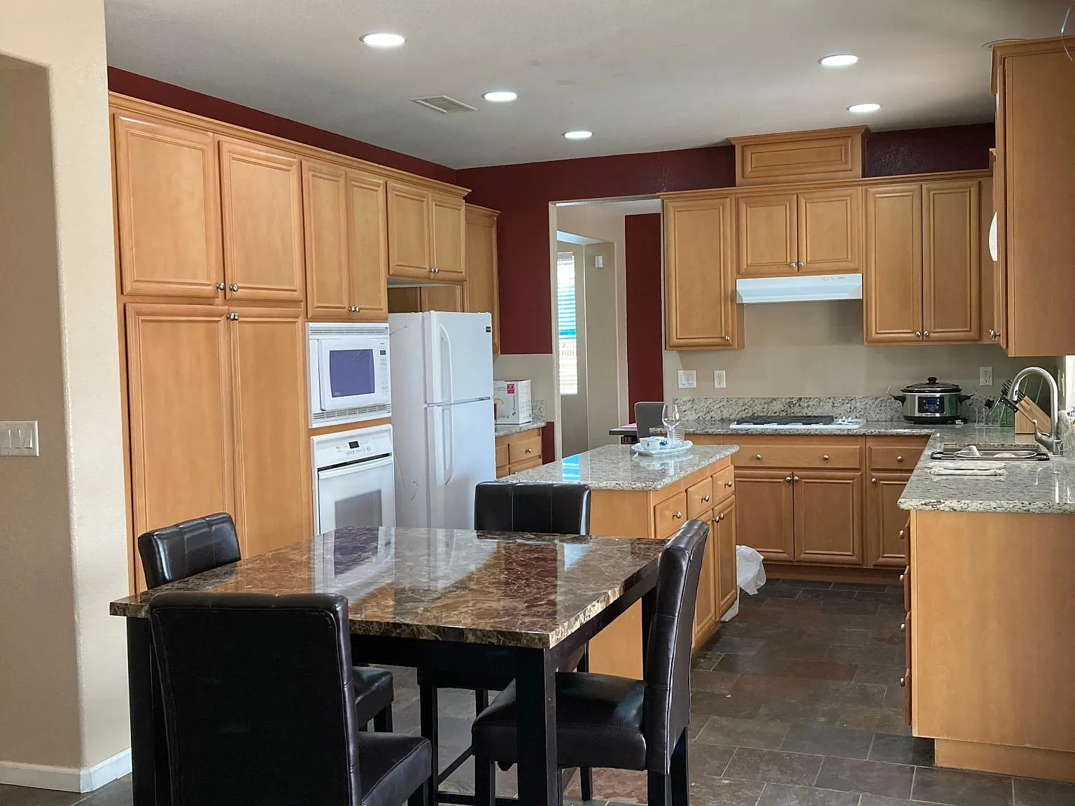 4 bed, 2680 sqft, $700 — Photo 3