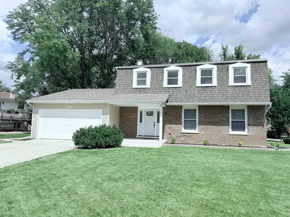1581 Groton Ln, Wheaton, IL 60189