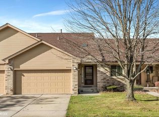 2316 Heritage Pointe Dr, Sterling Heights, MI