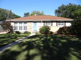 391 N Ridgeland Ave, Elmhurst, IL 60126