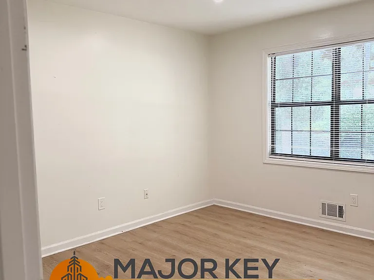 4555 Sugarloaf Pkwy — Photo 24