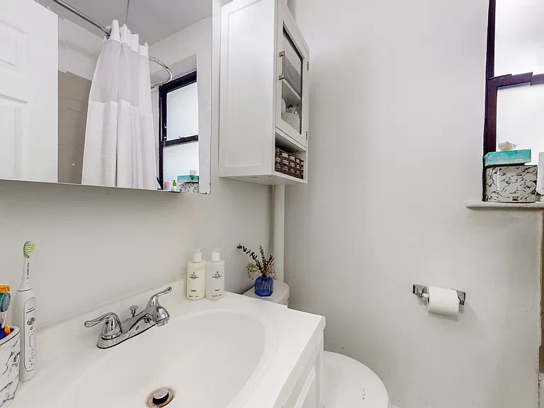 178 Thompson St #6B — Photo 5