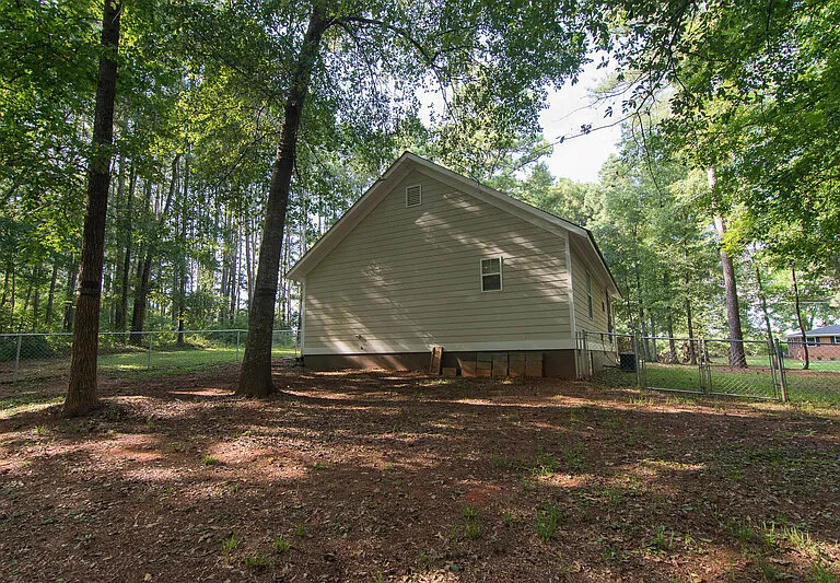 2354 Airport Dr — Photo 12