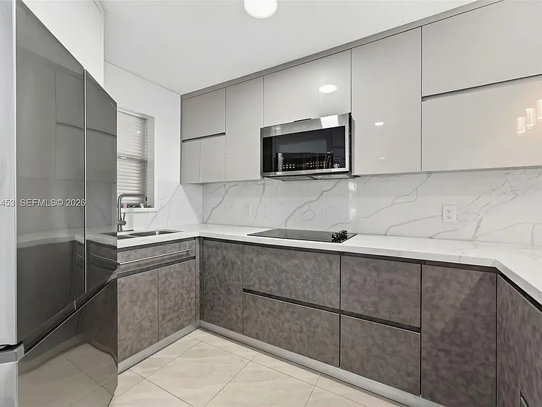 1750 W 46th St #412 — Photo 2
