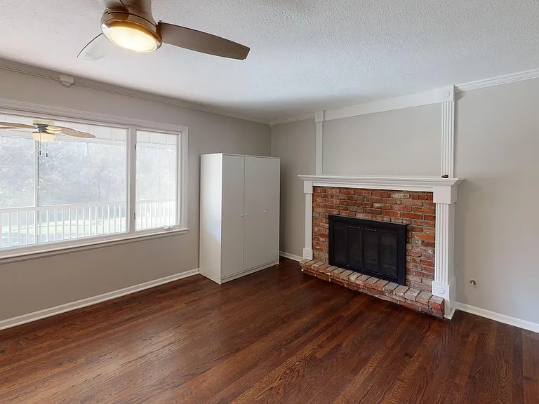 407 SW Stratford Rd — Photo 7
