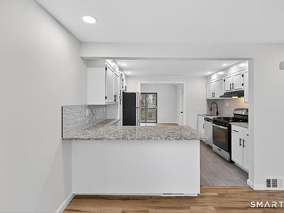 4th image of 321 Franklin Road