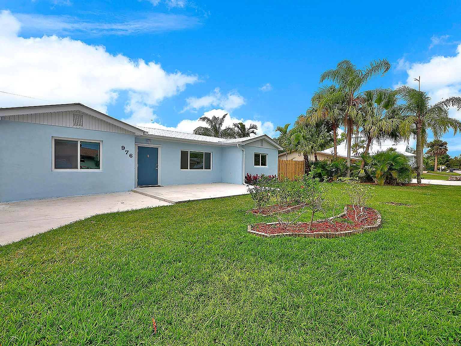 4 bed, 1.5 bath, 1701 sqft, $3,900 — Photo 1