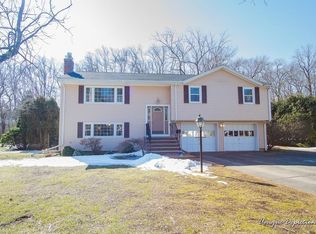 21 Applegate Ln, Reading, MA 01867