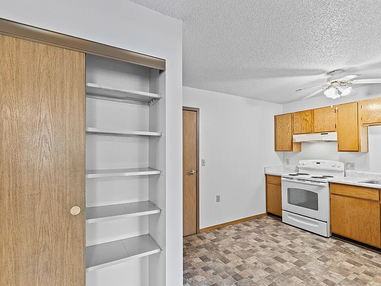 Liberty/Tambo Apartments — Photo 19