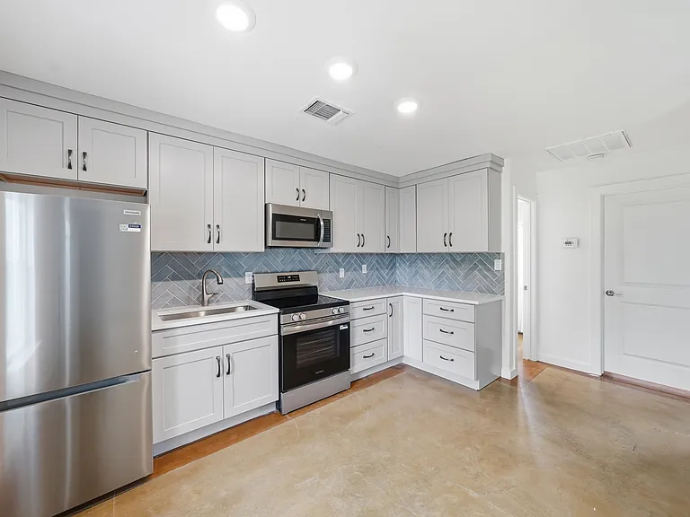 102 Rose Dr #B — Photo 12