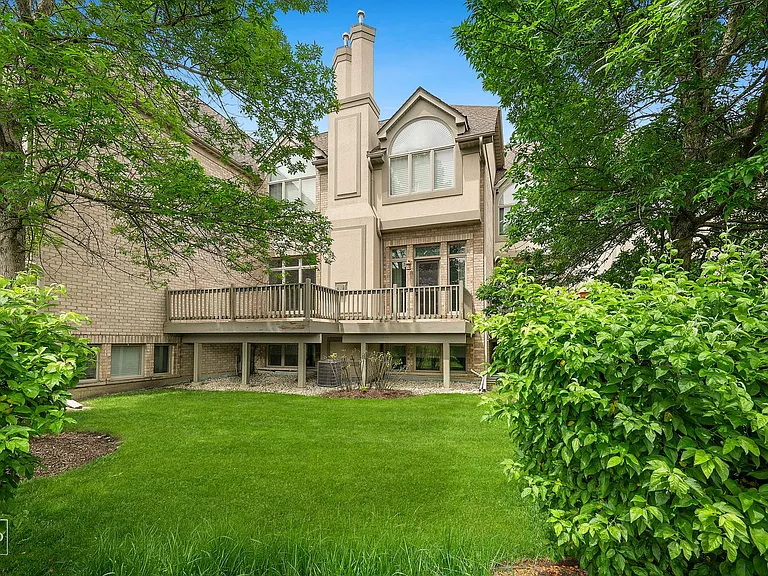 1537 W Rue James Pl — Photo 14