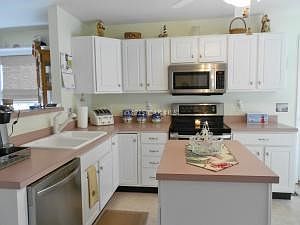Kitchen 1 (2000x1500).jpg