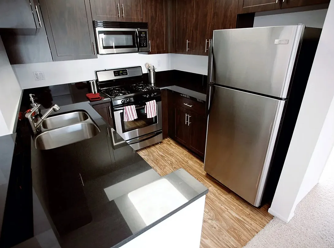 345 Cloverdale — Photo 1