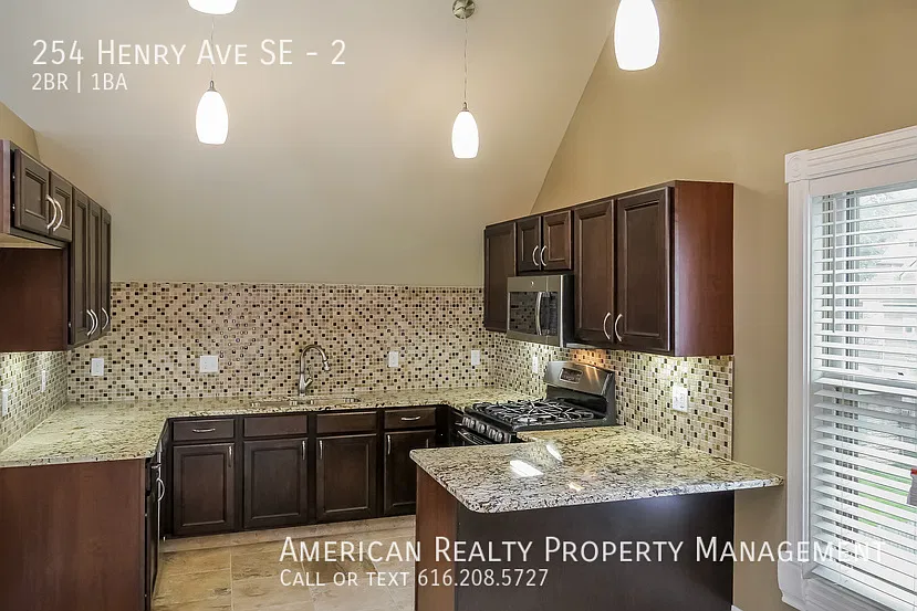 2 bed, 1200 sqft, $1,900 — Photo 2