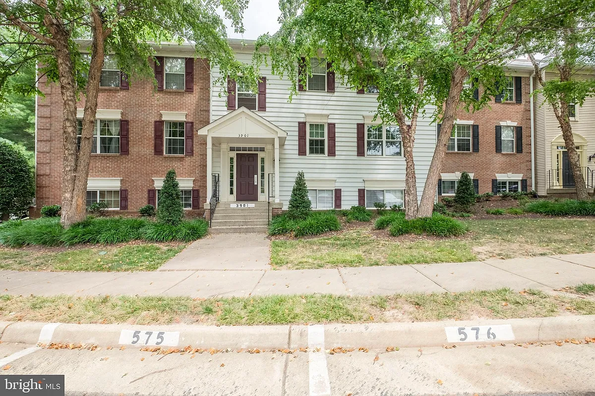 Building Photo - 3901 Golf Tee Ct #202