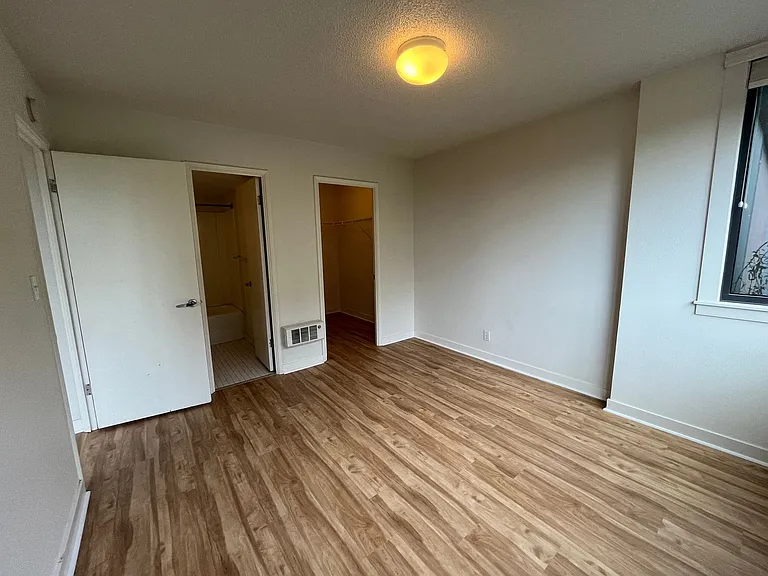 2020 SW Main St #602 — Photo 11