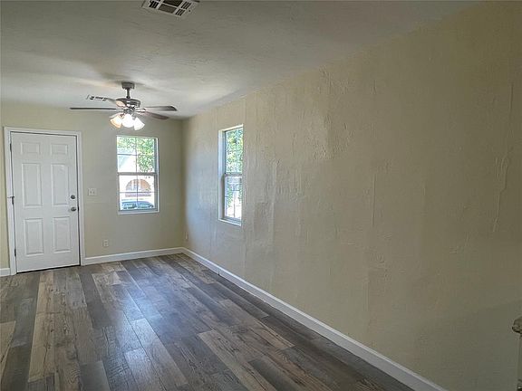 4th image of 2148 Glen Ellyn St