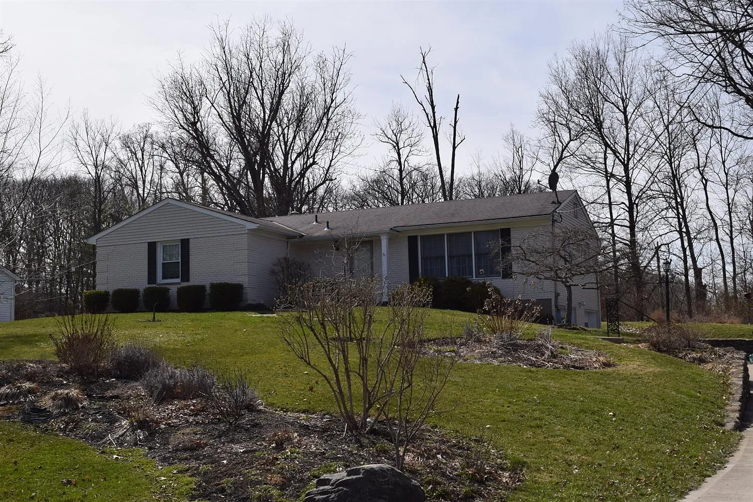 10115 Beacon Hills Dr photo 1