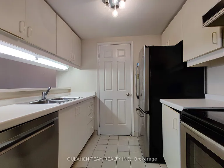 711 Bay St #717 — Photo 4