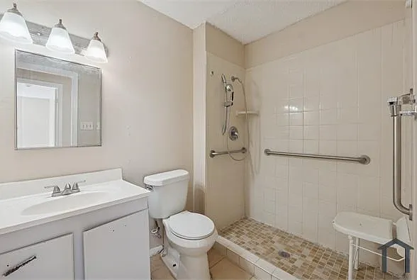 1400 Clamp Ave #303 — Photo 8
