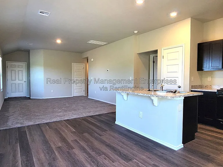 9501 NW 118th St — Photo 7