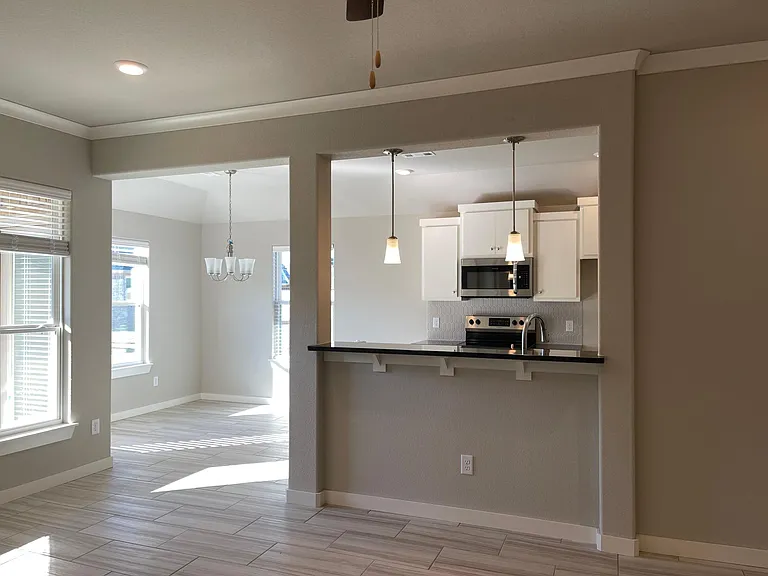 4337 W Newton Ave — Photo 2