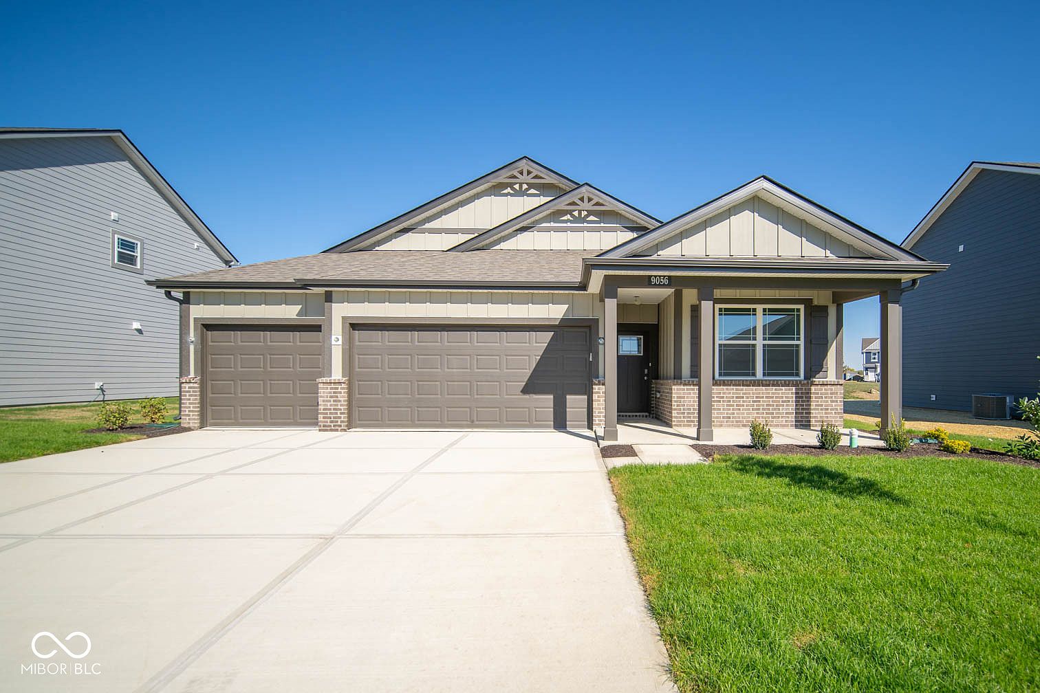 値下げ不可　house on the hill_ Parent Bag_Tile 9056 Blue Hill St, Indianapolis, IN 46239 | Zillow