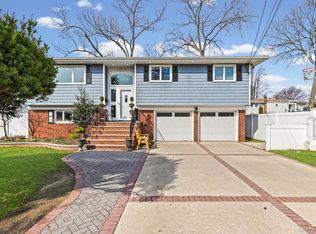 978 Little Whalneck Road, North Merrick, NY 11566