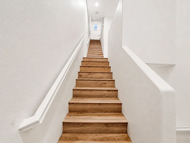 312 Bishop Dr — Photo 9
